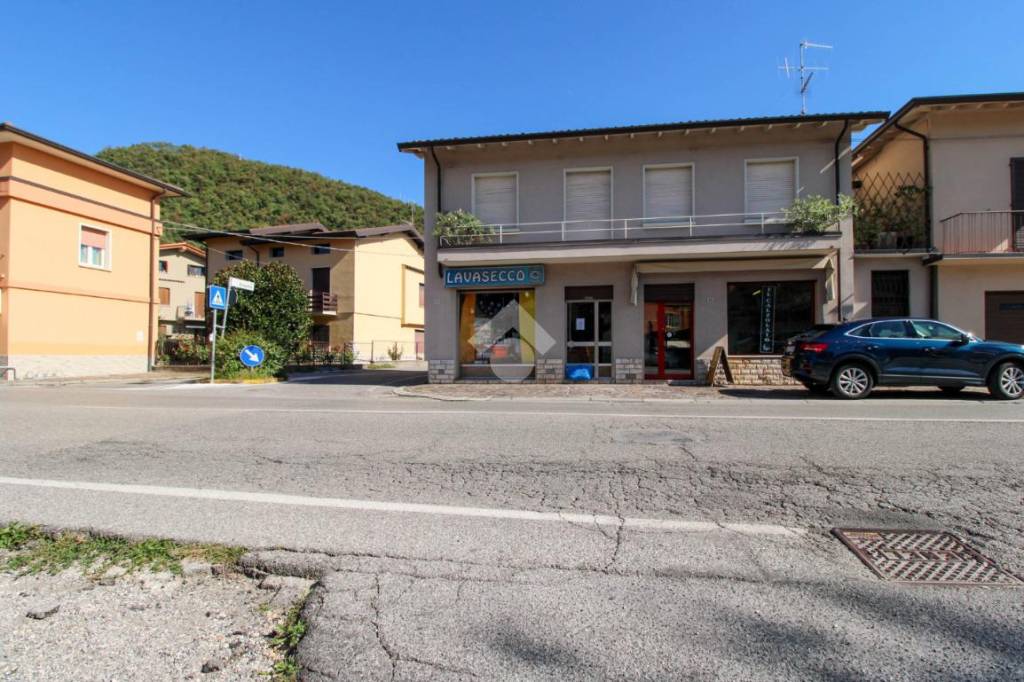 Lavanderia in vendita a Roè Volciano via Guglielmo Marconi, 53