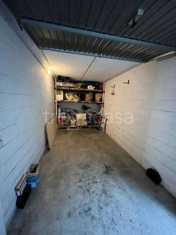 Garage in vendita a Paderno Dugnano via Amstrong