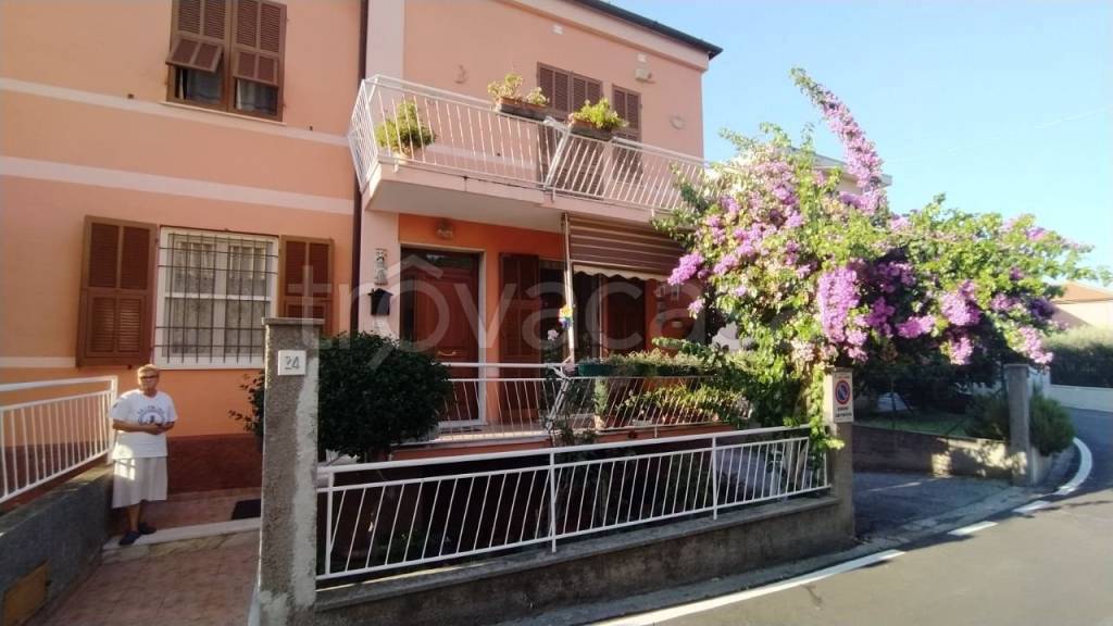 Appartamento in in vendita da privato a Vado Ligure via Pietro Sacco, 24