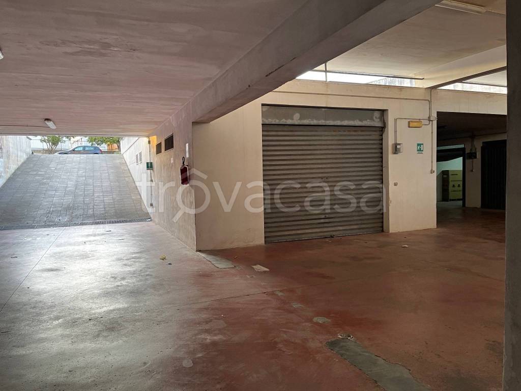 Garage in affitto a Lecce via Francesco De Mura, 37