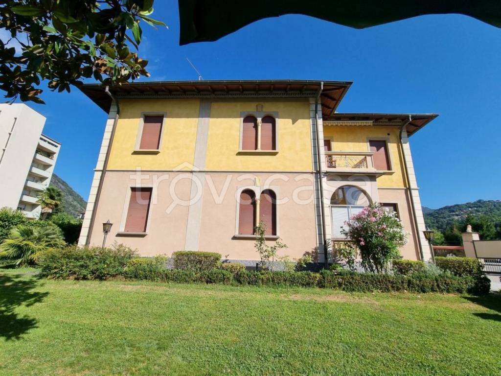 Villa Bifamiliare in vendita a Verbania corso benedetto cairoli, 105