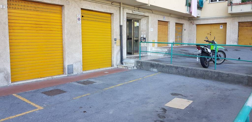 Garage in vendita a Genova via Voltri, 5F