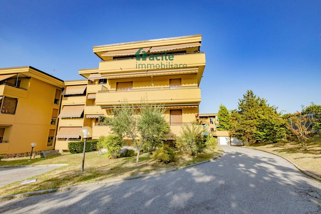 Appartamento in vendita a Lipomo via Camponuovo, 106, 22030 Lipomo co, Italia
