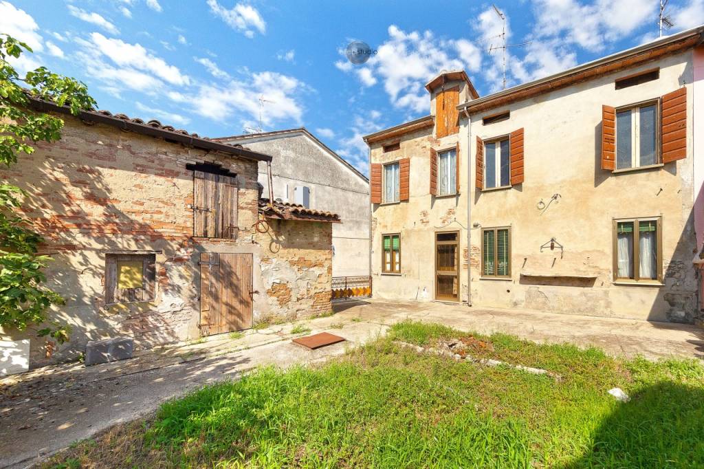 Casa Indipendente in vendita a Gualtieri via Pieve, 29