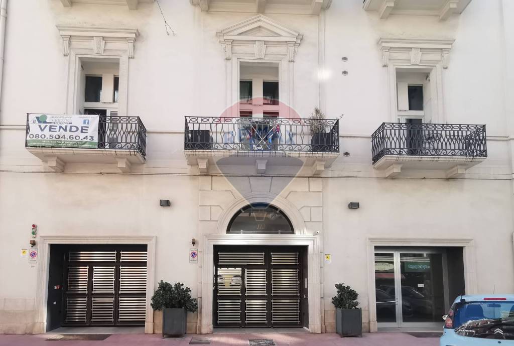 Negozio in vendita a Bari via Calefati, 114