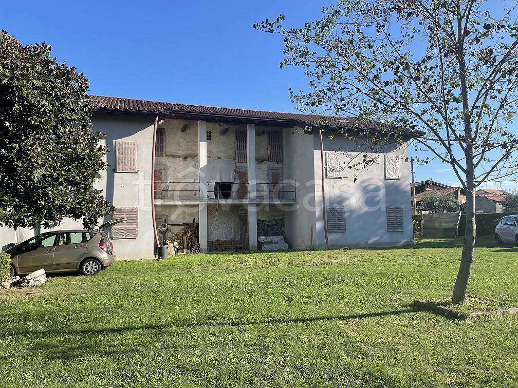 Villa Bifamiliare in vendita a Divignano via 25 Aprile