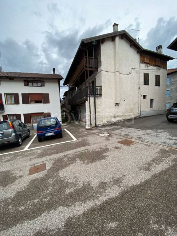 Casa Indipendente in in vendita da privato a Sovramonte frazione Sorriva, 180