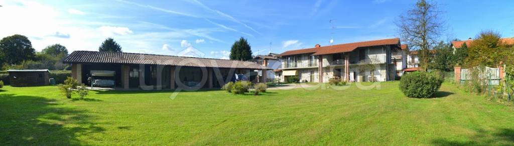 Villa in vendita a Castelletto sopra Ticino