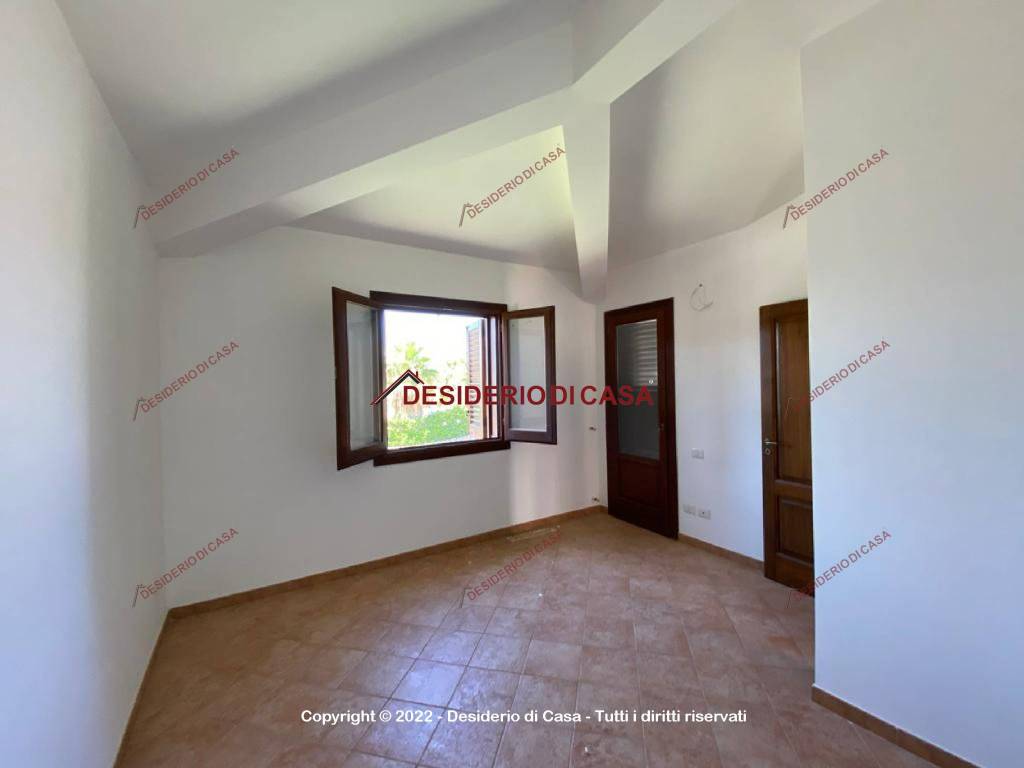 Villa Bifamiliare in vendita a Campofelice di Roccella ss113