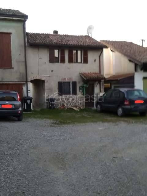 Casa Indipendente in vendita a Calendasco incrociata, n/a