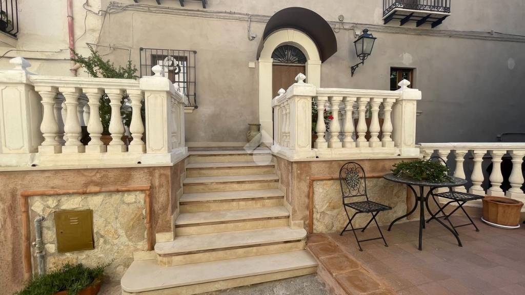 Casa Indipendente in vendita a Corigliano-Rossano via Umberto I