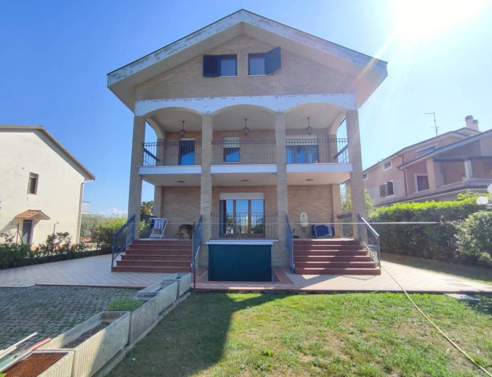 Villa in vendita a Pescara strada Vicinale Colle Cervone, 17