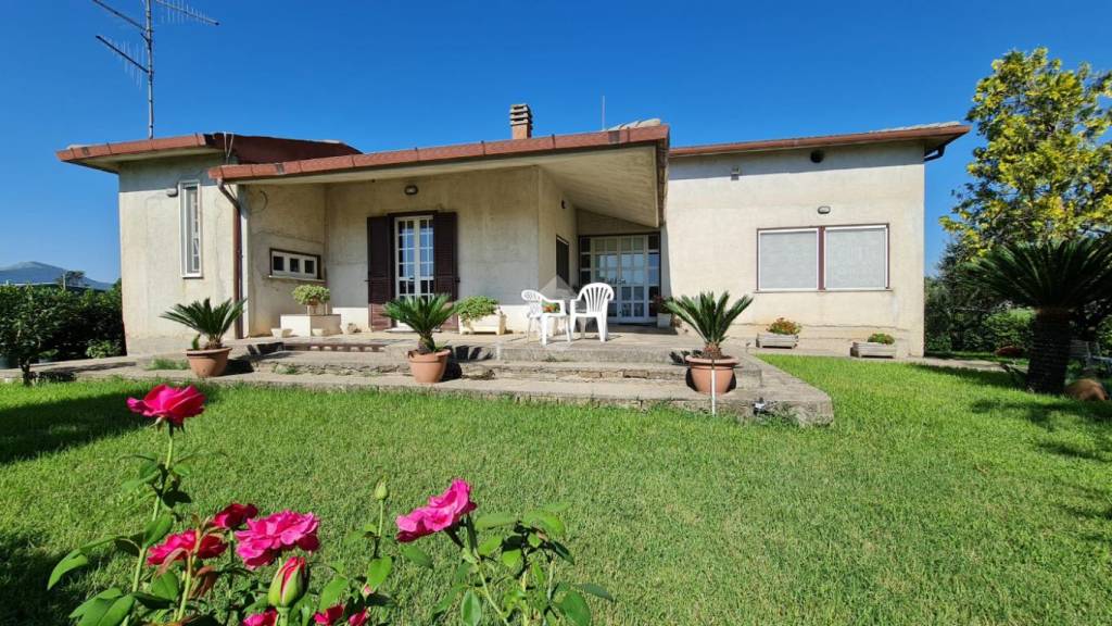 Villa in vendita a Dugenta via Calabroni