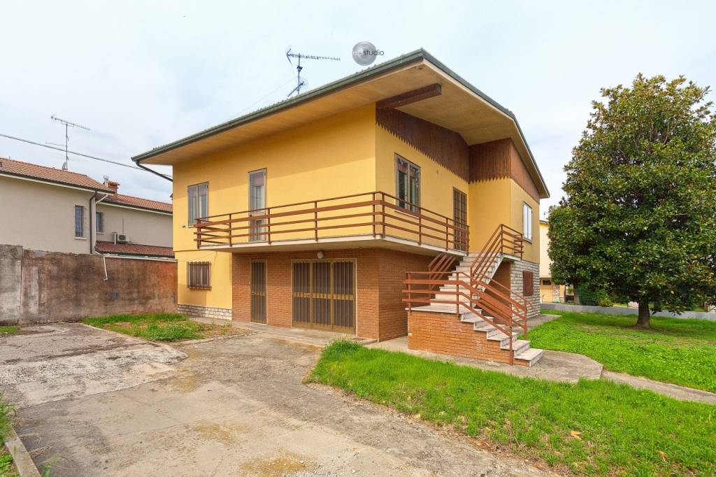Villa in vendita a Viadana via Baghella, 43