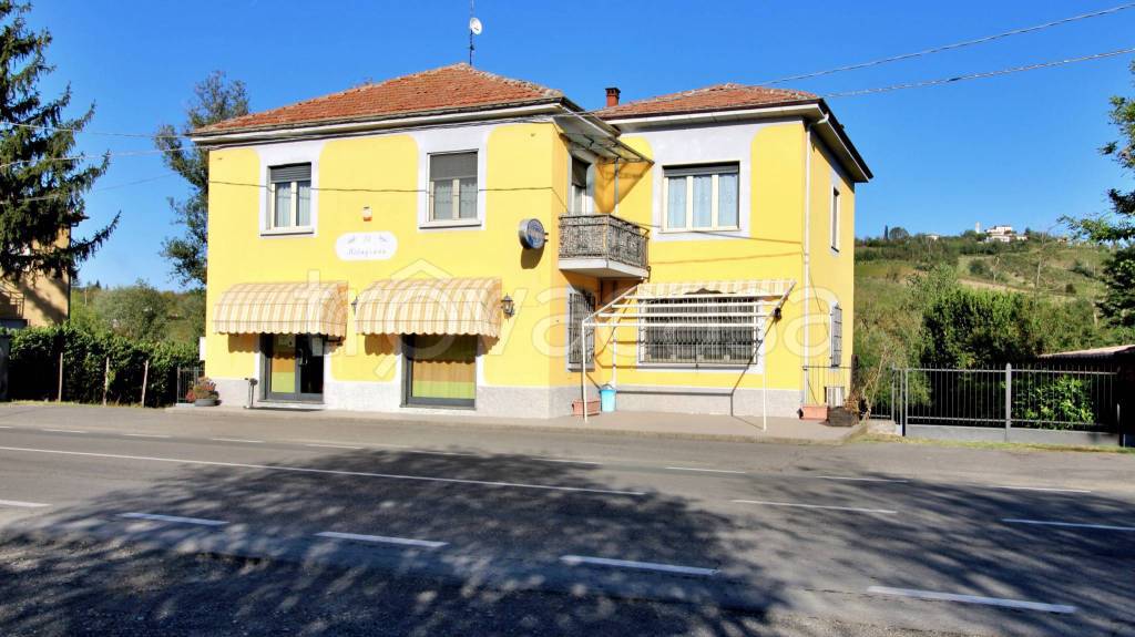 Pizzeria in vendita a Santa Maria della Versa via Begoglio, 34