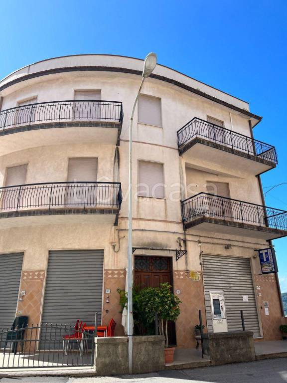 Appartamento in vendita a Ficarra via Roma
