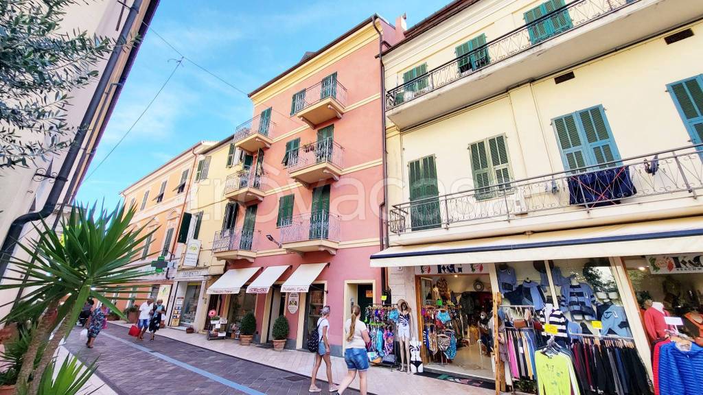Appartamento in vendita a Diano Marina via San Francesco d'Assisi, 10