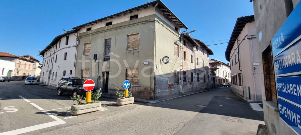 Casa Indipendente in vendita a Carpignano Sesia via Giuseppe Mazzini, 9
