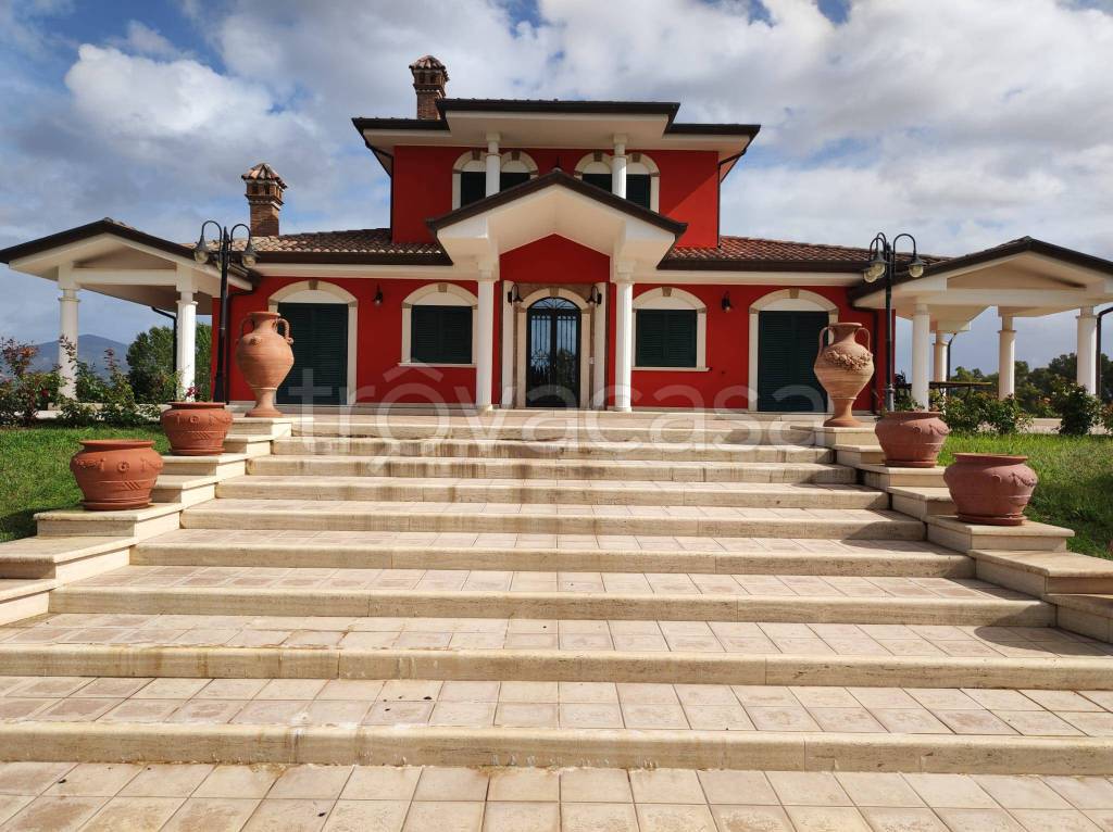 Villa in vendita a Latina