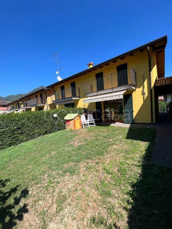 Villa a Schiera in in vendita da privato a Ponte Lambro via Dalmazia, 16/b