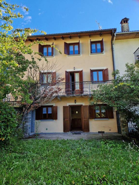Villa in vendita a Varallo via al Molino in Villa Inferiore