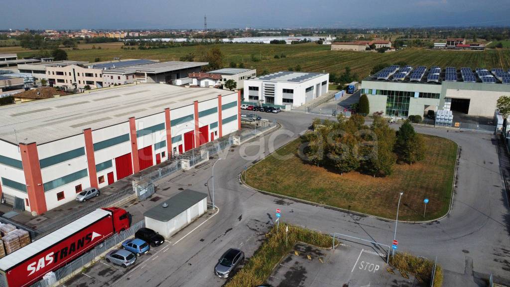 Capannone Industriale in vendita a Cologno al Serio via Solferino, 10