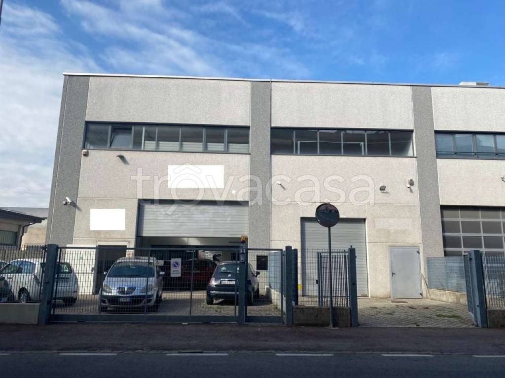 Capannone Industriale in vendita a Cesano Maderno via Beato Angelico 17