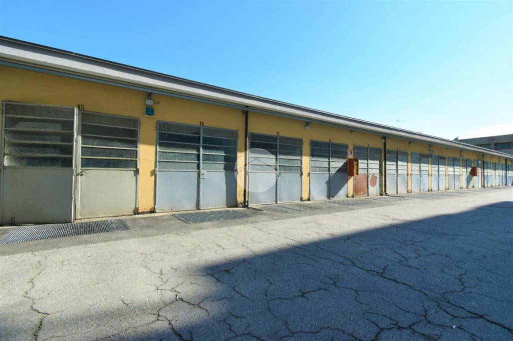 Garage in vendita a Nichelino via Pinerolo, 11