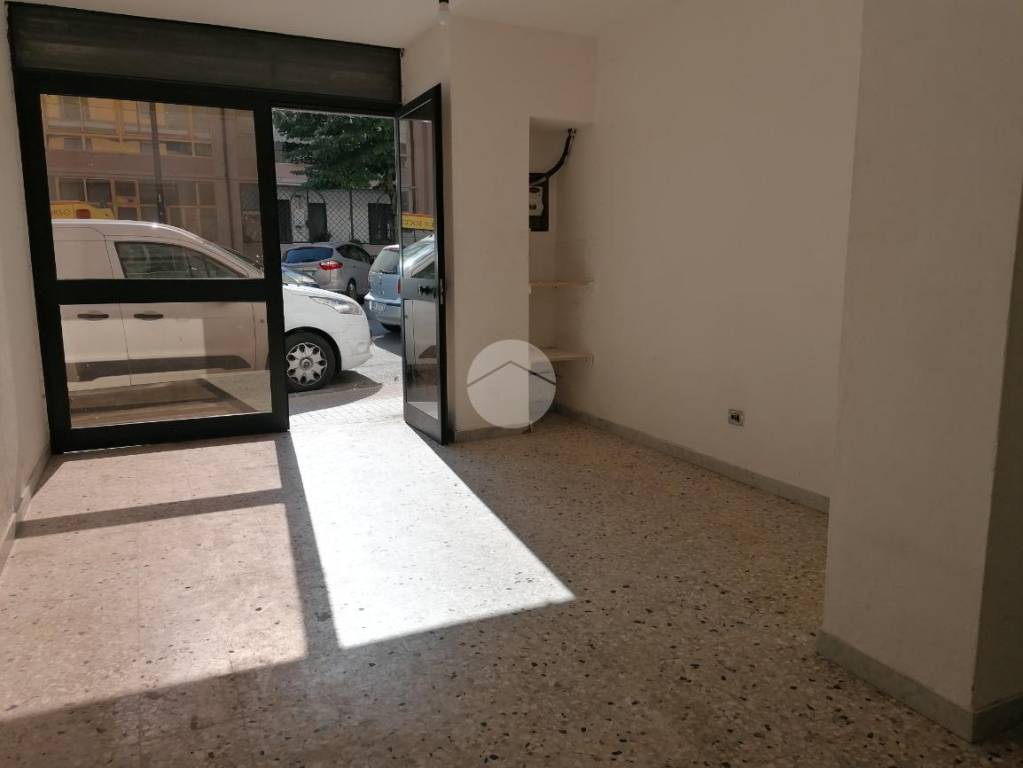 Garage in affitto a Cosenza viale della Repubblica, 171