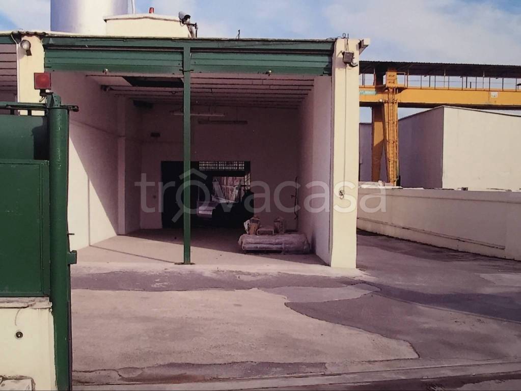 Capannone Industriale in in vendita da privato a Tivoli via Maremmana Inferiore, 22