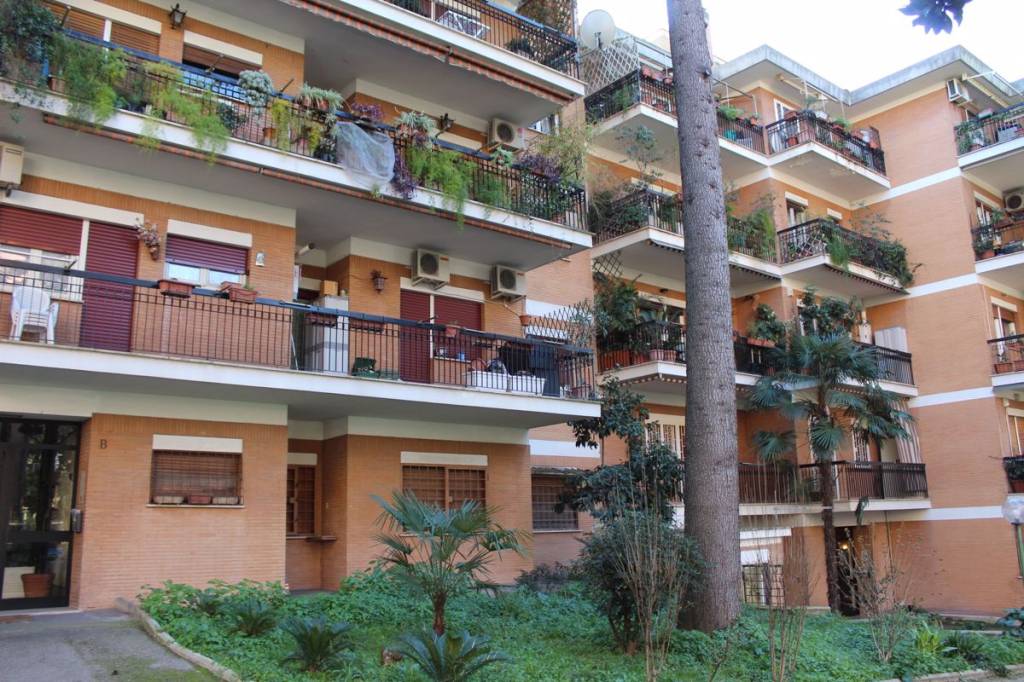 Appartamento in vendita a Roma via Chiusi, 49