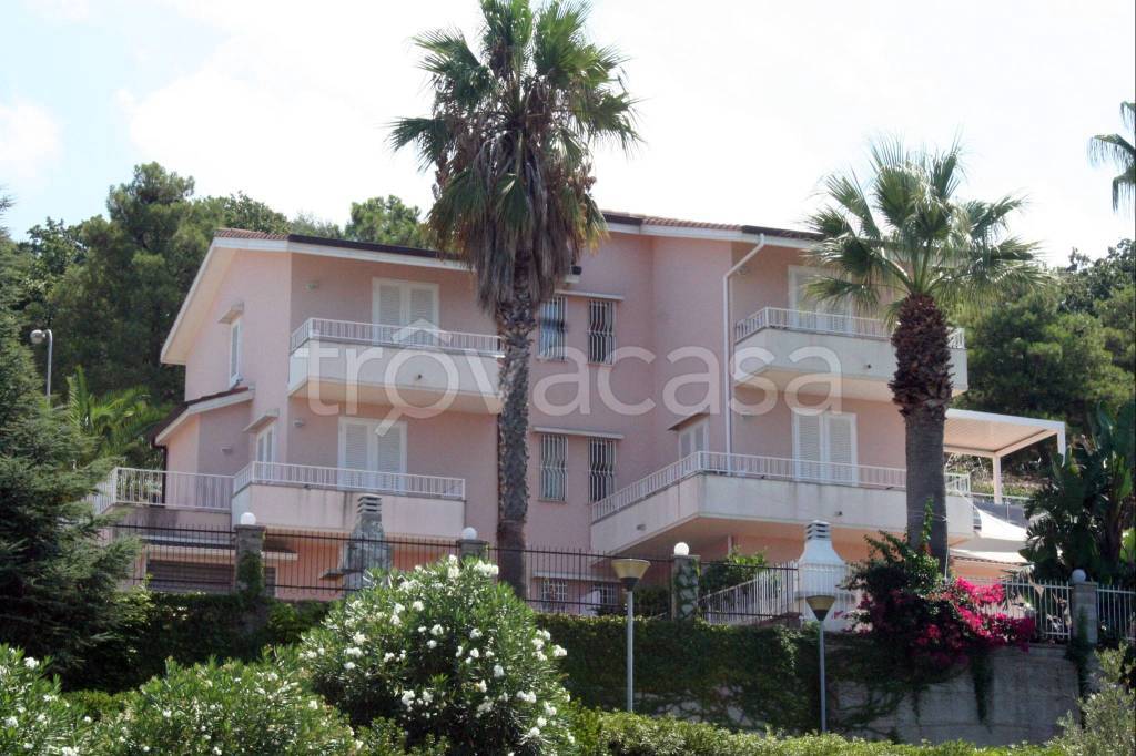 Villa Bifamiliare in in vendita da privato a Brolo contrada Parrazzà