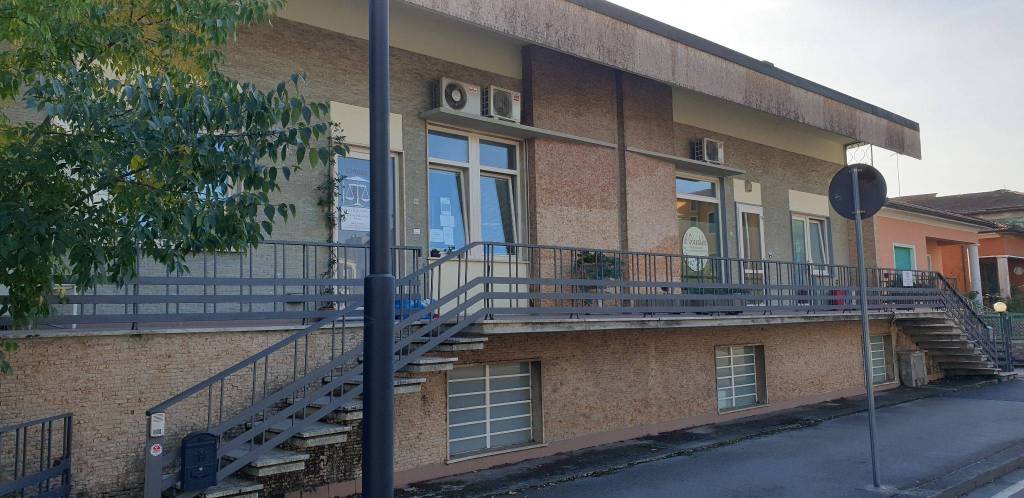Ufficio in in affitto da privato a Montecatini-Terme viale Ugo Foscolo, 30A