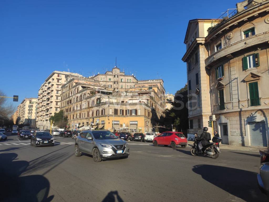 Appartamento in vendita a Roma via della Lega Lombarda
