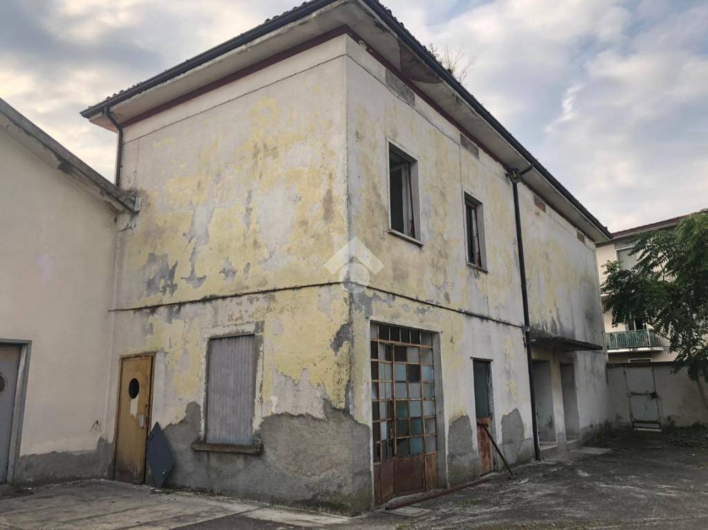 Rustico in vendita a Palazzolo sull'Oglio via Venezia, 6
