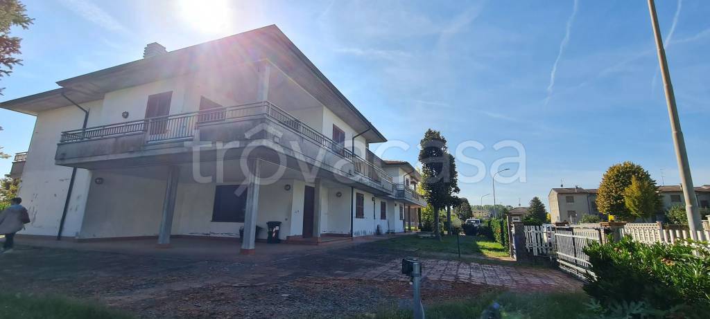 Villa Bifamiliare in vendita a Cadeo