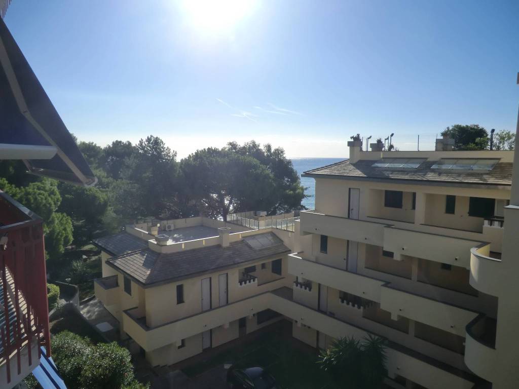 Appartamento in vendita ad Arenzano via del Mare, 31