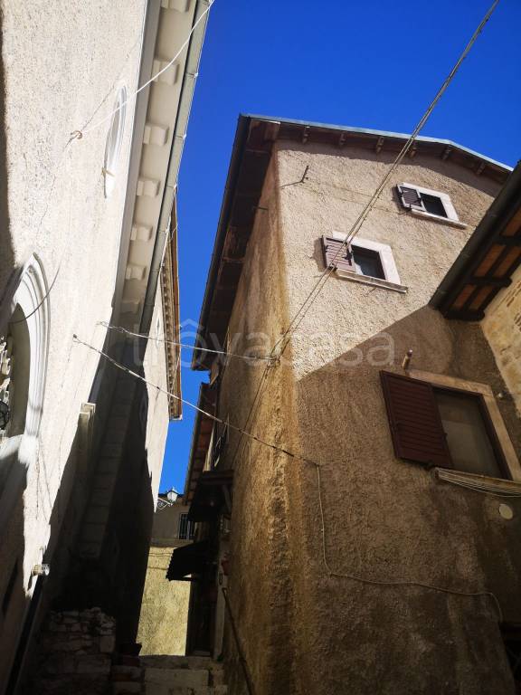 Casa Indipendente in vendita a Rocca di Mezzo via Vincenzo Gabriele, 7