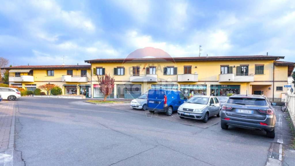 Appartamento in vendita a Somma Lombardo via Giuseppe Giusti, 40