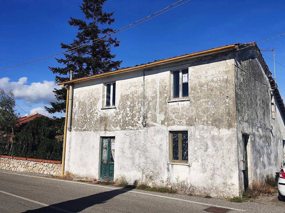 Colonica in vendita a Castelnuovo Magra via Orti, 9