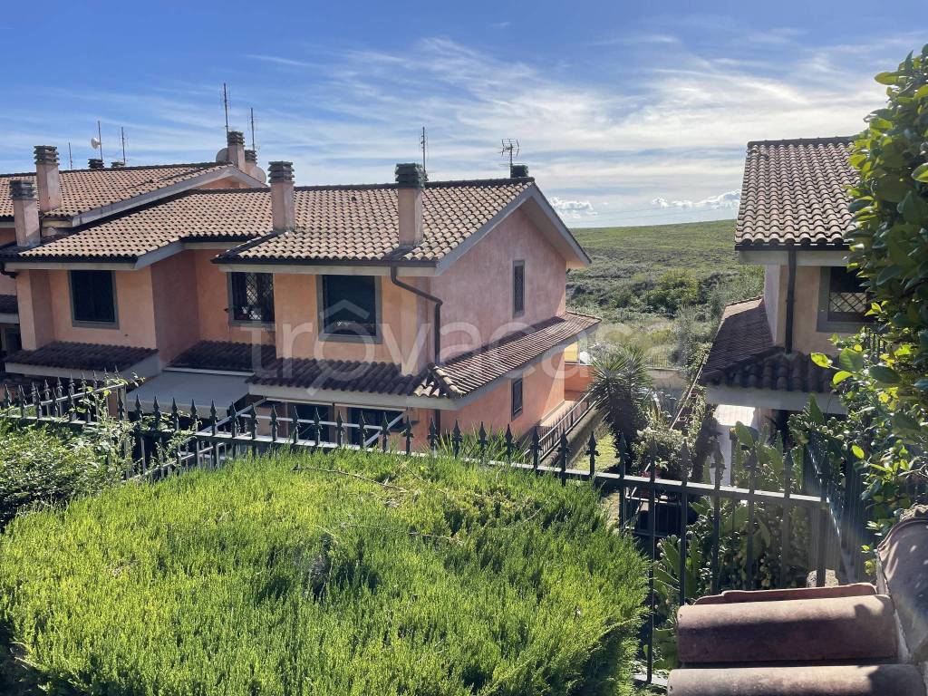 Villa Bifamiliare in vendita a Castelnuovo di Porto via Monte Maj, 65