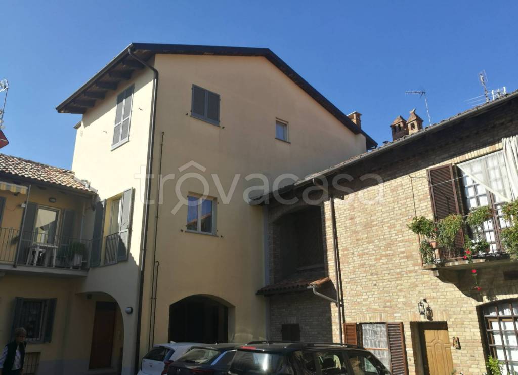 Appartamento in vendita a Cocconato piazza Cavour, 22