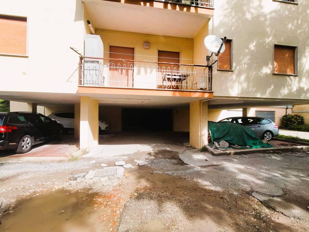 Garage in vendita a Tolfa via Palmiro Togliatti, 10