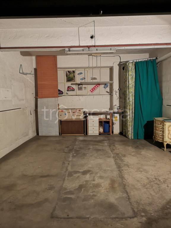 Garage in vendita a Torino via Arnaldo da Brescia, 41