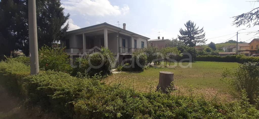Villa in vendita a Casteggio via Sgarbina
