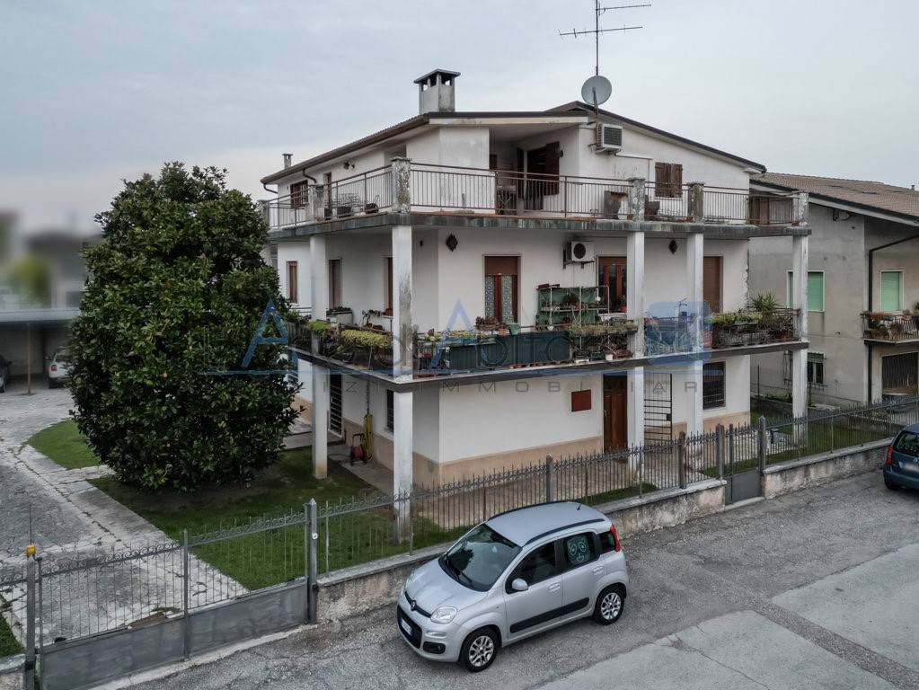 Villa Bifamiliare in vendita a San Giovanni Lupatoto