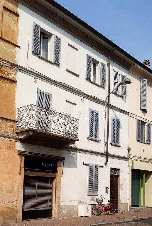 Casa Indipendente in vendita a Sannazzaro de' Burgondi via Benedetto Cairoli, 52