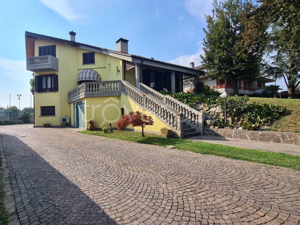 Villa in vendita a Cologno al Serio via Locatelli