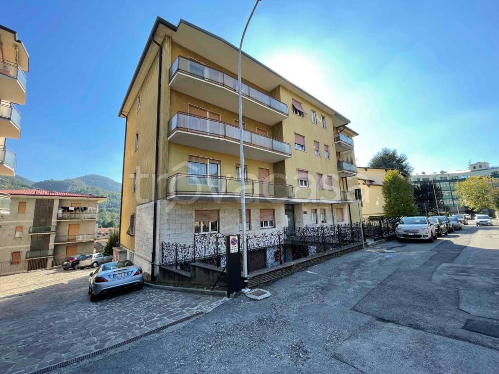 Appartamento in vendita ad Albino via Briolini Medaglia d'Oro