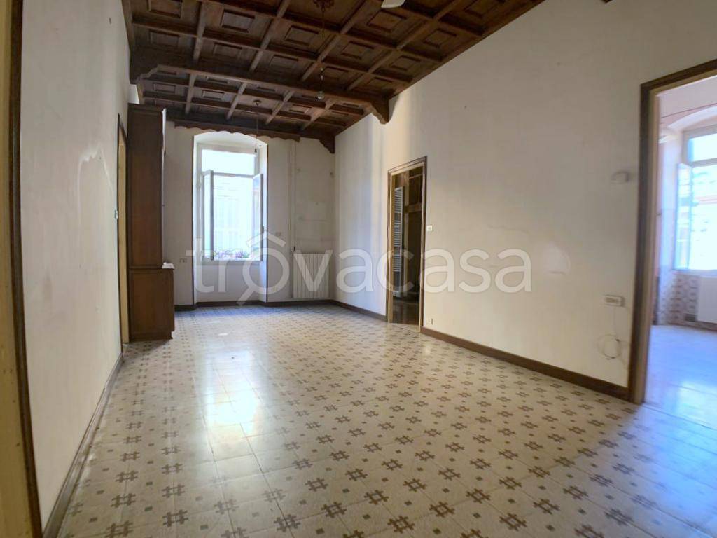 Appartamento in vendita a Ventimiglia via Camillo Benso di Cavour, 31